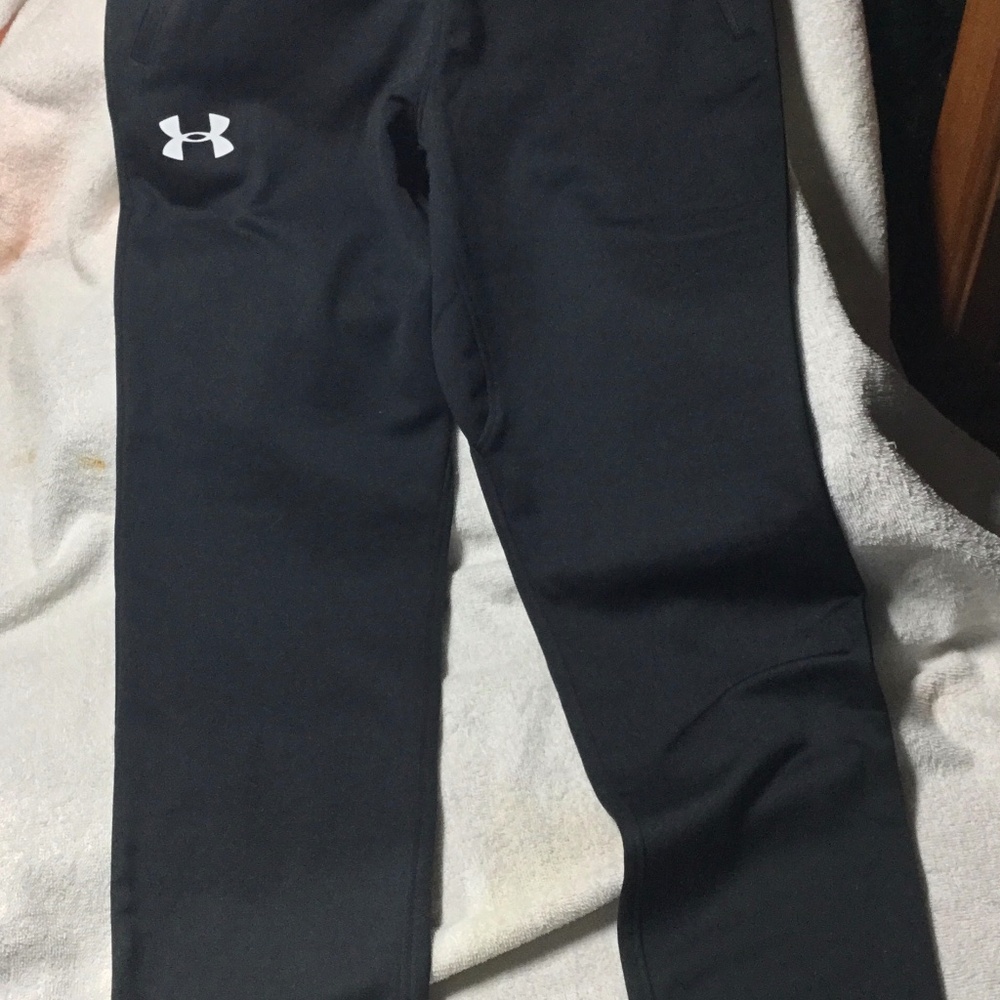 Child’s “Under Armour” warm pants, Size YMD/M, Black.